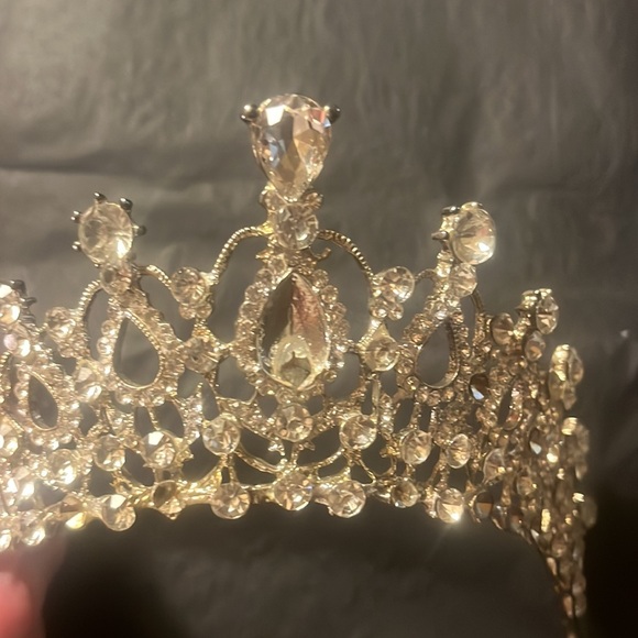 Rhinestone tiara - Picture 2 of 3